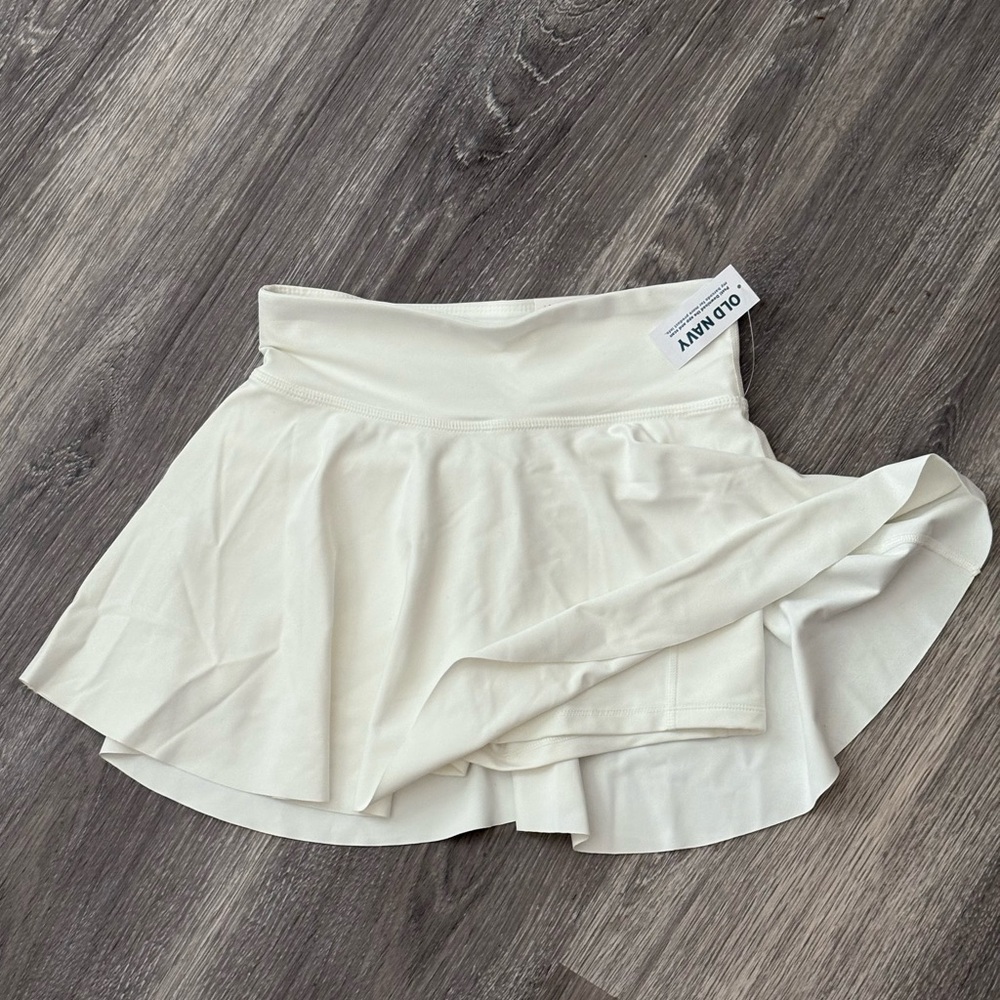 ✨ Old Navy Girls’ Powersoft White Skort – Size L (10–12) ✨
